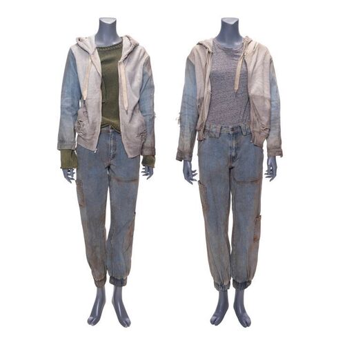Lot #228: Sherry's (Christine Evangelista) Season 6 Costumes ### FEAR THE WALKING DEAD (2015-2023)