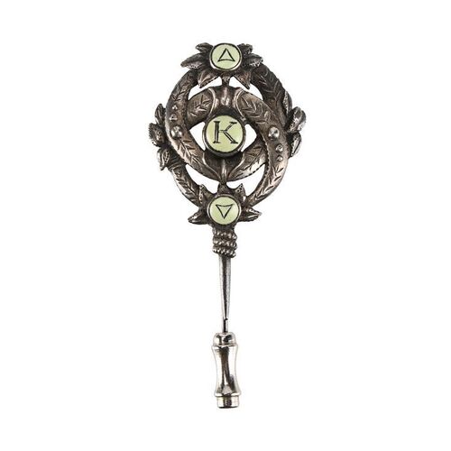 238. Sir Robert King's (David Calder) Lapel Pin ### JAMES BOND: THE WORLD IS NOT ENOUGH (1999)