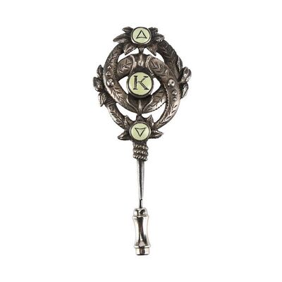 238. Sir Robert King's (David Calder) Lapel Pin ### JAMES BOND: THE WORLD IS NOT ENOUGH (1999)