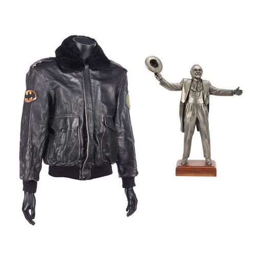 910. Jack Nicholson Crew Gift Statue and Head of Department Leather Crew Jacket ### BATMAN (1989)