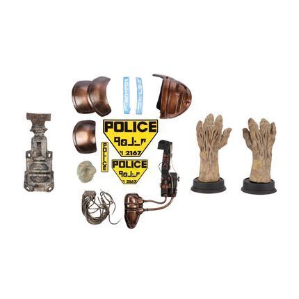 1117. Mangalore Hands and Costume Components with Police Costume Components ### THE FIFTH ELEMENT (1997)