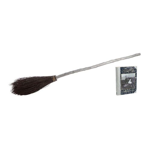 1212. Gilderoy Lockhart (Kenneth Branagh) Set Dressing Book and Prototype Broom ### HARRY POTTER AND THE CHAMBER OF SECRETS (2002)