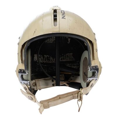 1264. Leland "Buzz" Harley's (Bill Irwin) Screen-matched Flight Helmet ### HOT SHOTS! (1991)