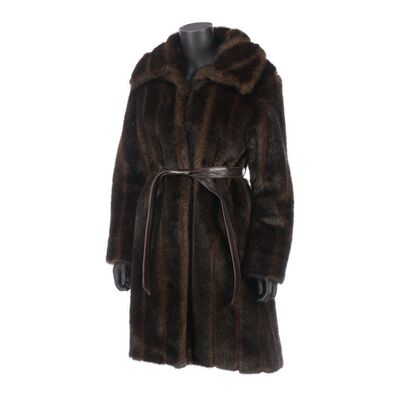 1394. Judy Garland's (Renee Zellweger) Fur Coat ### JUDY (2019)