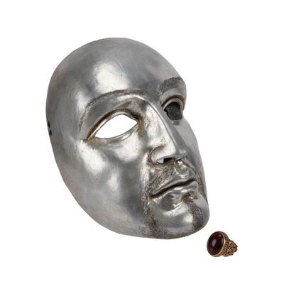 1418. King Baldwin's (Edward Norton) Ring and Prototype Mask ### KINGDOM OF HEAVEN (2005)