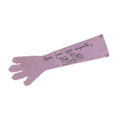 1519. Miss Piggy Autographed Glove ### THE MUPPETS FRANCHISE (1975-PRESENT)