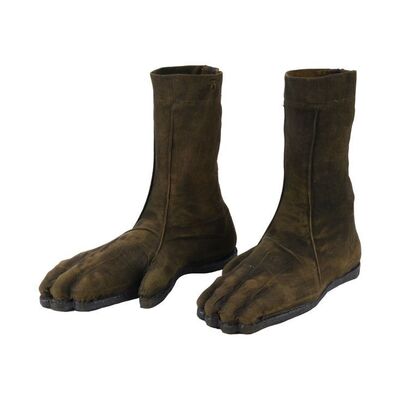 1558. Pair of Chimpanzee Boots ### PLANET OF THE APES (1968)
