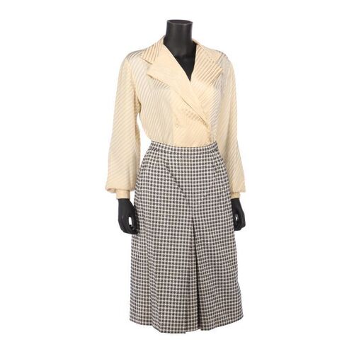1746. Lois Lane's (Margot Kidder) Blouse and Skirt ### SUPERMAN IV: THE QUEST FOR PEACE (1987)
