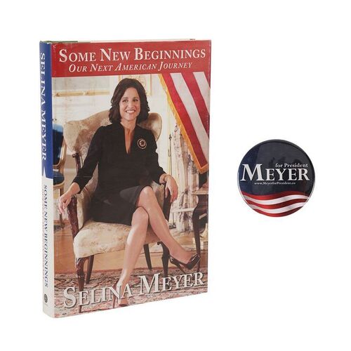 1810. Selina Meyer (Julia Louis-Dreyfus) Book and Badge ### VEEP (T.V. SERIES, 2012-2019)