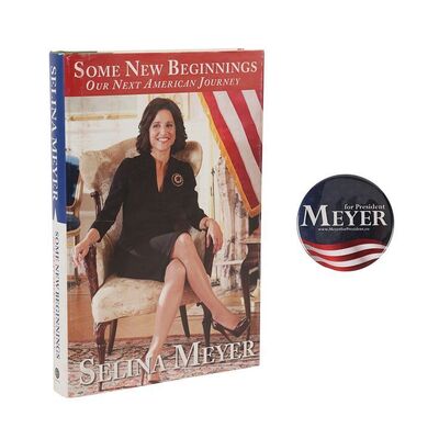1810. Selina Meyer (Julia Louis-Dreyfus) Book and Badge ### VEEP (T.V. SERIES, 2012-2019)