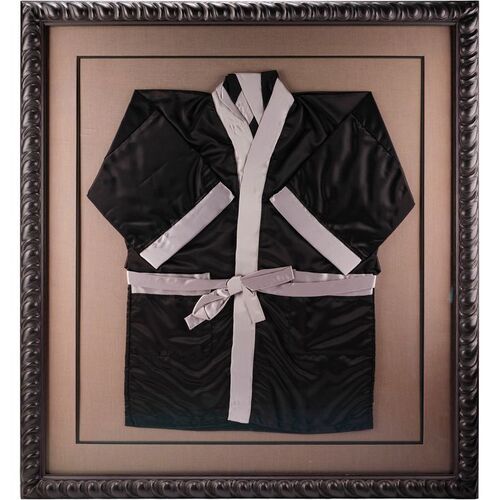 Lot #114: Jordan Belfort (DiCaprio) Office Framed Boxing Robe ### WOLF OF WALL STREET, THE (2013)