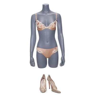 Lot #164: Naomi LaPaglia's (Robbie) Bed Lounging Costume ### WOLF OF WALL STREET, THE (2013)