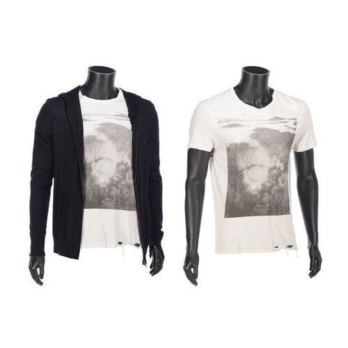 Lot #72. Twelfth Doctor's (Peter Capaldi) Tops ### DOCTOR WHO (TV SERIES, 2005-2022)