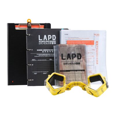 22. LAPD Handcuffs and File Folders ### BLADE RUNNER 2049 (2017)