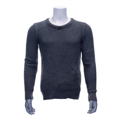 23. K's (Ryan Gosling) Charcoal Sweater ### BLADE RUNNER 2049 (2017)