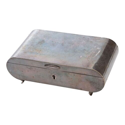 31. K's (Ryan Gosling) Cigarette Case ### BLADE RUNNER 2049 (2017)