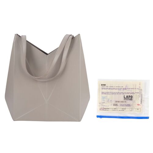 83. Luv's (Sylvia Hoeks) Handbag and LAPD police report ### BLADE RUNNER 2049 (2017)