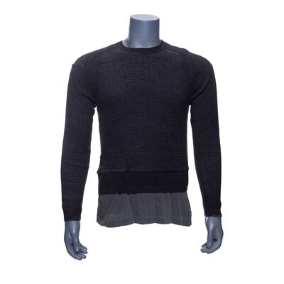84. K's (Ryan Gosling) Black Sweater with Undershirt ### BLADE RUNNER 2049 (2017)