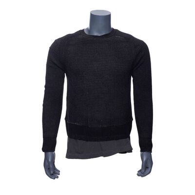 104. K's (Ryan Gosling) Black Sweater with Undershirt ### BLADE RUNNER 2049 (2017)