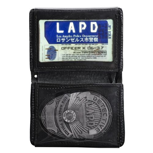 107. K's (Ryan Gosling) Light-up LAPD Wallet ### BLADE RUNNER 2049 (2017)