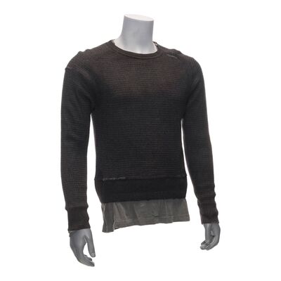 133. K's (Ryan Gosling) Screen-Matched Black Sweater with Undershirt ### BLADE RUNNER 2049 (2017)