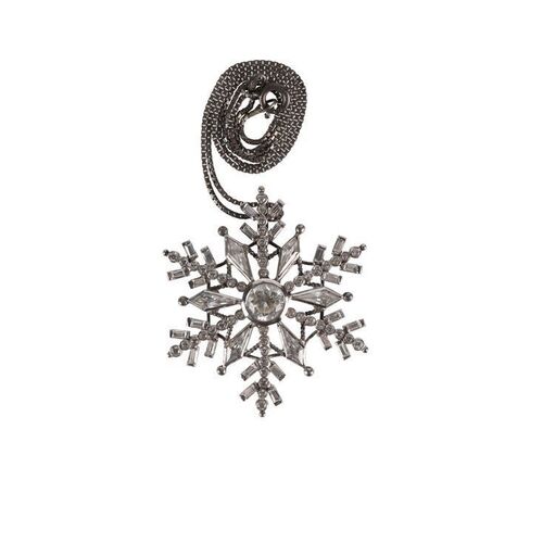 37. Nora Fries' (Vendela Kirsebom) Snowflake Necklace ### BATMAN & ROBIN (1997)