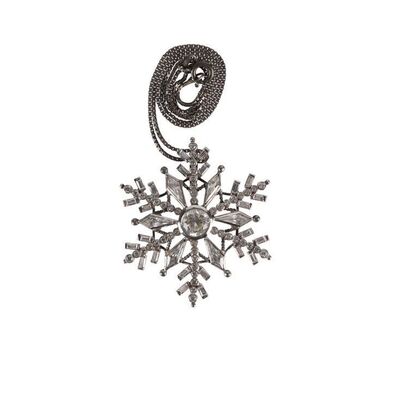 37. Nora Fries' (Vendela Kirsebom) Snowflake Necklace ### BATMAN & ROBIN (1997)