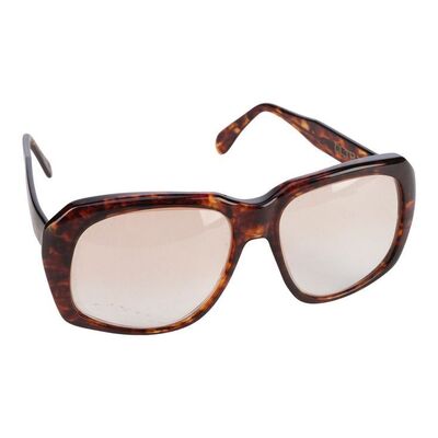 66. Sam "Ace" Rothstein's (Robert De Niro) Sunglasses ### CASINO (1995)
