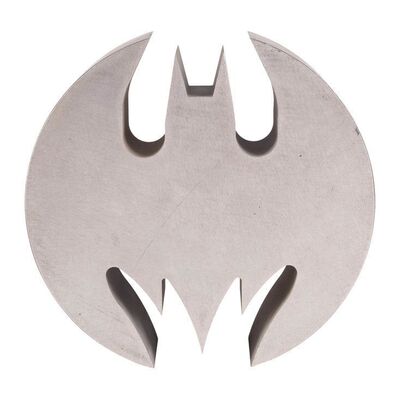 521. Planet Hollywood Collection: Batman's (Michael Keaton) Batmobile Hubcap Emblem Replica ### BATMAN (1989)