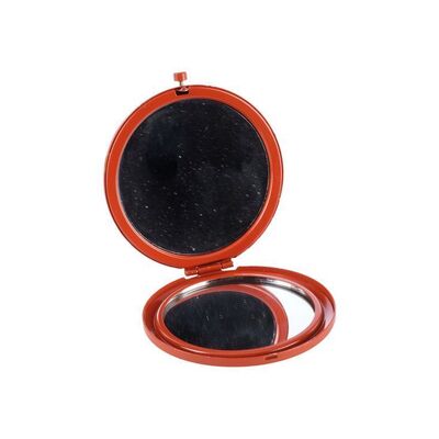 566. Annika's (Breanna Lind) Compact Mirror ### CANDYMAN (2021)