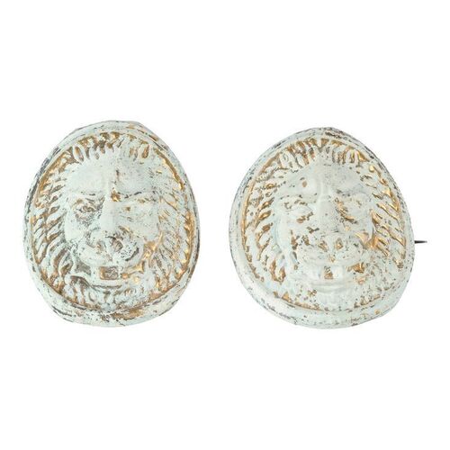 751. Commodus' (Joaquin Phoenix) Lion Head Cape Pins Display ### GLADIATOR (2000)