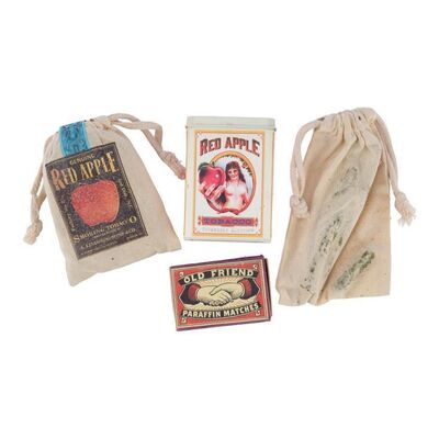 783. Red Apple Tobacco Tin and Pouch ### THE HATEFUL EIGHT (2015)