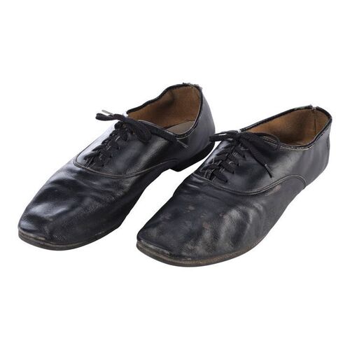 863. Planet Hollywood Collection: Kwai Chang Caine's (David Carradine) Shoes ### KUNG FU: THE LEGEND CONTINUES (1993 - 1997)