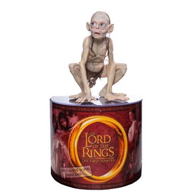 887. Life-Size Gollum Statue In-Store Display ### THE LORD OF THE RINGS: THE TWO TOWERS (2002)