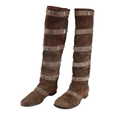 1031. Planet Hollywood Collection: Robin Hood's (Kevin Costner) Boots ### ROBIN HOOD: PRINCE OF THIEVES (1991)