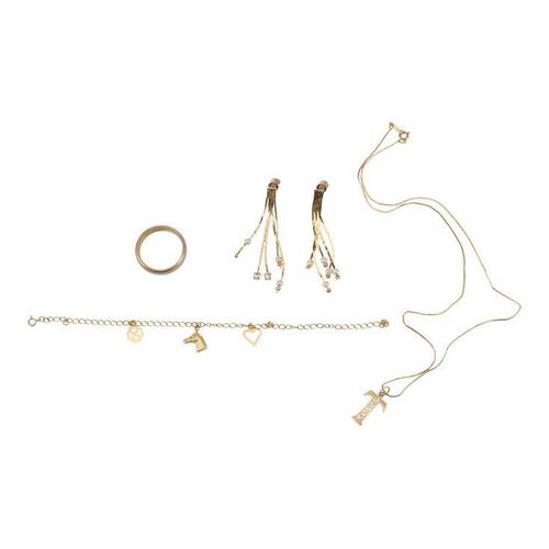 1271. Thelma Dickinson's (Geena Davis) Set of Jewelry with Darryl Dickinson's (Christopher McDonald) Ring ### THELMA & LOUISE (1991)