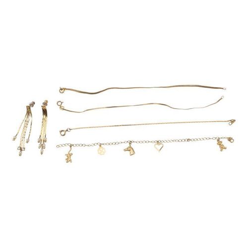 1272. Thelma Dickinson's (Geena Davis) Bracelets and Earrings ### THELMA & LOUISE (1991)