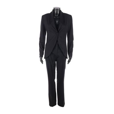 72. Dylan Sanders' (Drew Barrymore) Suit ### CHARLIE'S ANGELS (2000)
