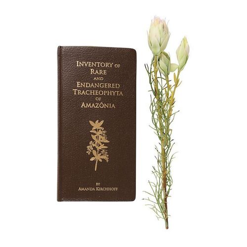 181. Bruce Banner's (Edward Norton) Botany Book and Flower ### INCREDIBLE HULK, THE (2008)