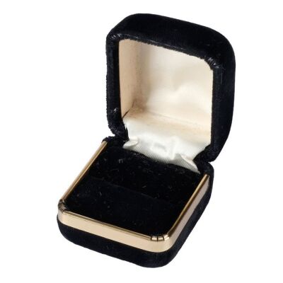 254. Linda Howard's (Julie Hagerty) Renewal Engagement Ring Box ### LOST IN AMERICA (1985)