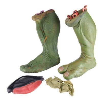 384. Set of Ninja Turtle Costume Components ### TEENAGE MUTANT NINJA TURTLES III (1993)