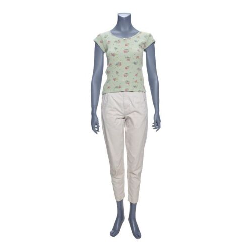 418. Planet Hollywood Collection: Becky's (Juliette Lewis) Screen-Matched Family Introduction Shirt with Pants ### WHAT'S EATING GILBERT GRAPE (1993)
