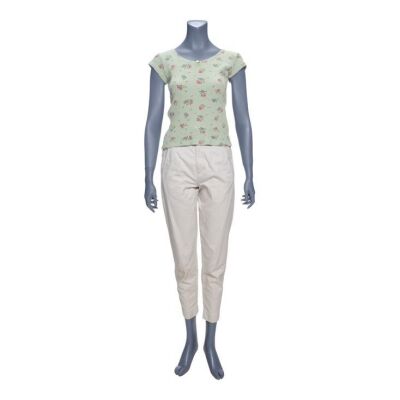 418. Planet Hollywood Collection: Becky's (Juliette Lewis) Screen-Matched Family Introduction Shirt with Pants ### WHAT'S EATING GILBERT GRAPE (1993)