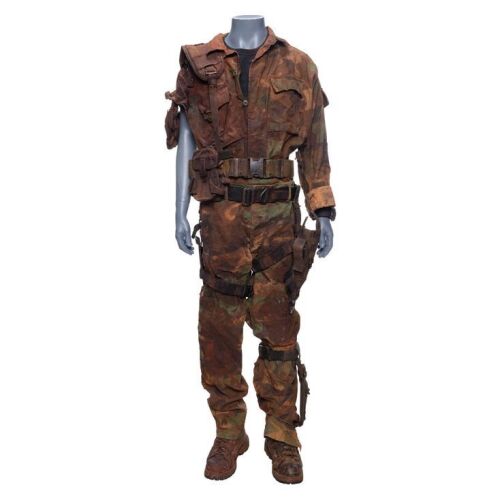 377. Lieutenant A.K. Waters' (Bruce Willis) Bloodied Battle-Damaged Military Costume ### TEARS OF THE SUN (2003)