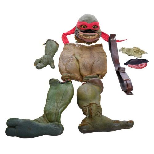 386. Set of Raphael Costume Components ### TEENAGE MUTANT NINJA TURTLES ORIGINAL TRILOGY (1990 - 1993)