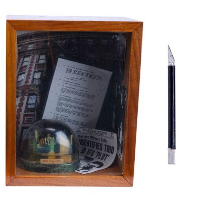 88. Jerry Fletcher's (Mel Gibson) Snow Globe, Newspaper, and Exact-O Knife ### CONSPIRACY THEORY (1997)