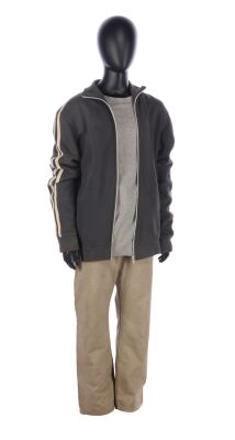 189. Harry Potter's (Daniel Radcliffe) Knight Bus and Leaky Cauldron Costume ### HARRY POTTER AND THE PRISONER OF AZKABAN (2004)