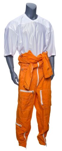 268. James Edwards' (Will Smith) Orange Jumpsuit Outfit ### MEN IN BLACK (1997)