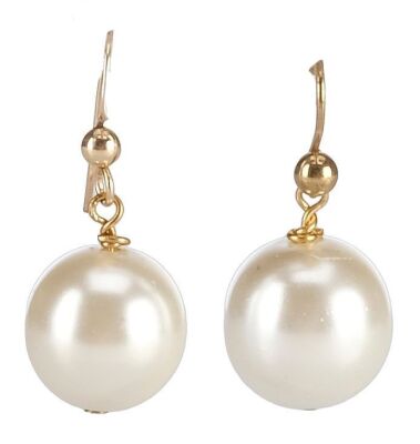 310. Vivian Ward's (Julia Roberts) Pair of Earrings ### PRETTY WOMAN (1990)