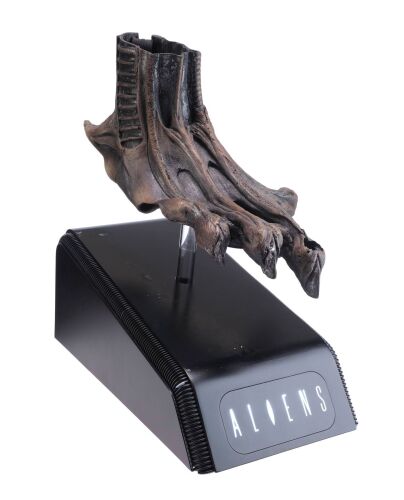 450. Xenomorph Costume Foot on Light-Up Display ### ALIENS (1986)